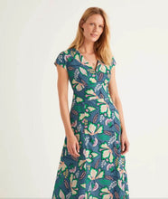 Load image into Gallery viewer, DP W Sporty shorts
