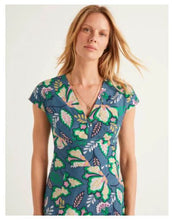 Load image into Gallery viewer, DP W Sporty shorts
