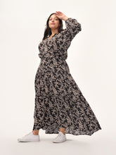 Load image into Gallery viewer, The Romantic Vintage Print Maxi Dress
