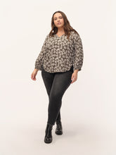 Load image into Gallery viewer, The Floral Print Shirred Top
