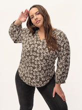 Load image into Gallery viewer, The Floral Print Shirred Top
