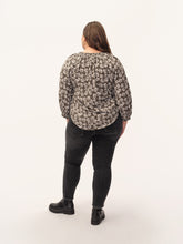 Load image into Gallery viewer, The Floral Print Shirred Top
