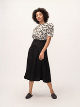 Load image into Gallery viewer, The Seamed Linen Blend Skirt
