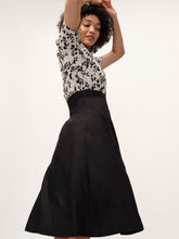 Load image into Gallery viewer, The Seamed Linen Blend Skirt
