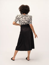 Load image into Gallery viewer, The Seamed Linen Blend Skirt
