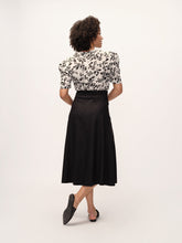 Load image into Gallery viewer, The Seamed Linen Blend Skirt
